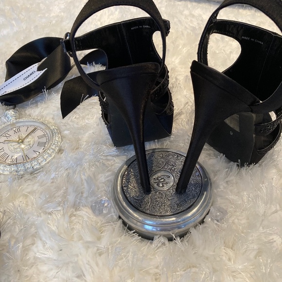 LE CHÂTEAU SATIN JEWELLED HEELS - Picture 4 of 7